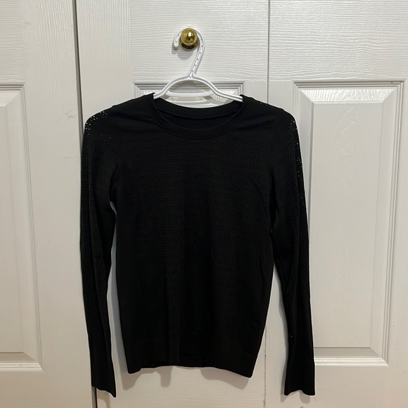 Lululemon size 2 long sleeve - Picture 1 of 3